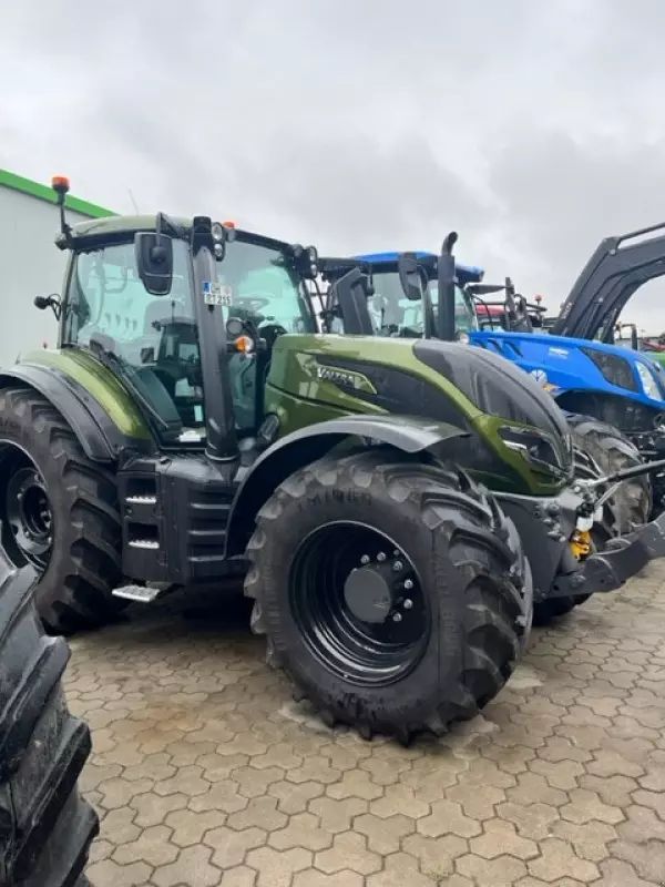 E-FARM: Valtra T215 - Tractor - id UJJX9NA - 155.000 EUR - Anul: 2023 - Citeste ore: 195,Germania