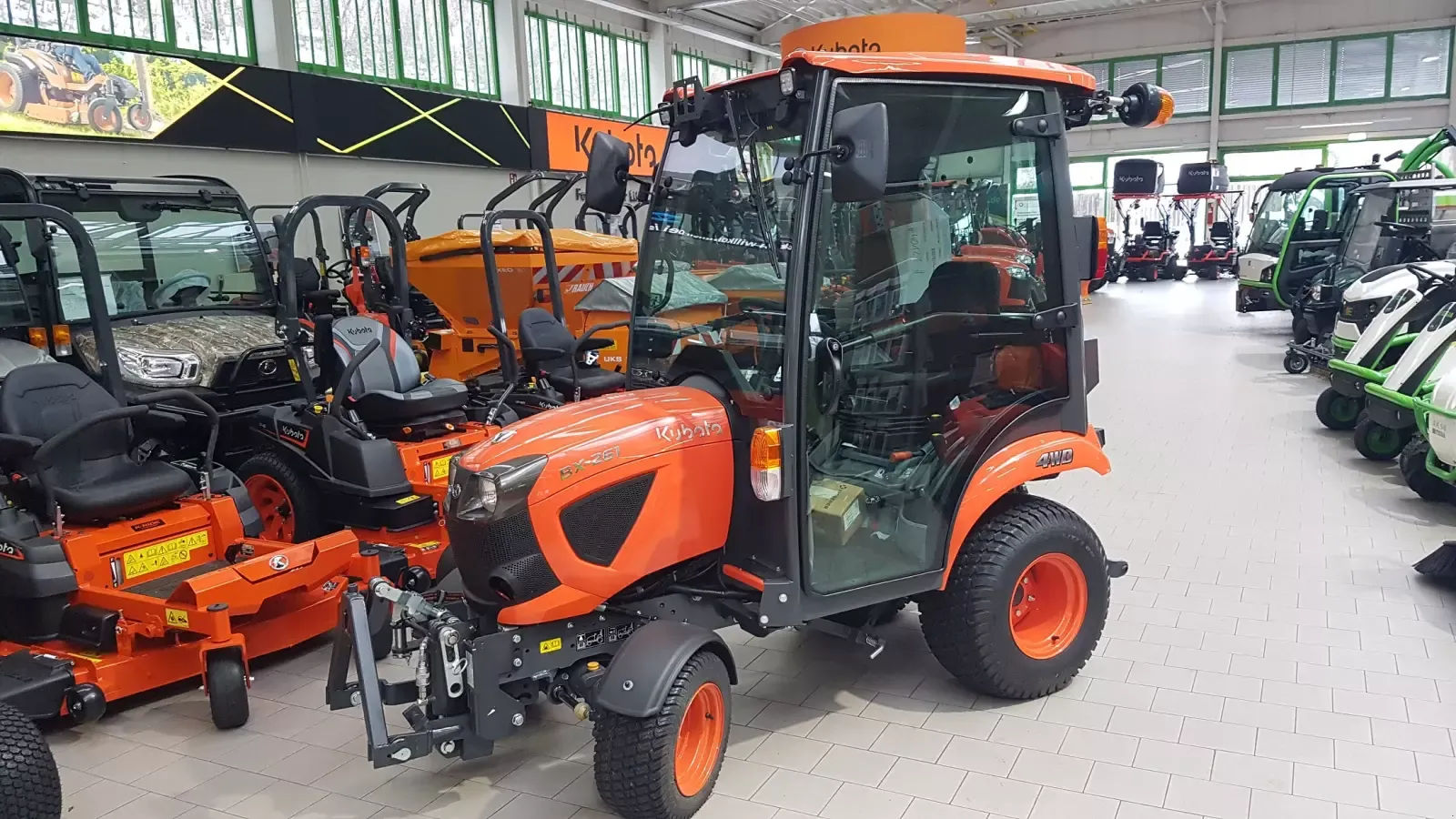 E-FARM: Kubota bx261 cab - Traktor - id GDVHAFK - Gyártási év: 2025 - Üzemóra (motor): 1,Motor teljesítménye (LE): 25,Németország
