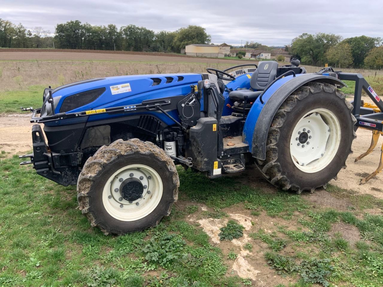 New Holland T4.90 F Tractor €40,000