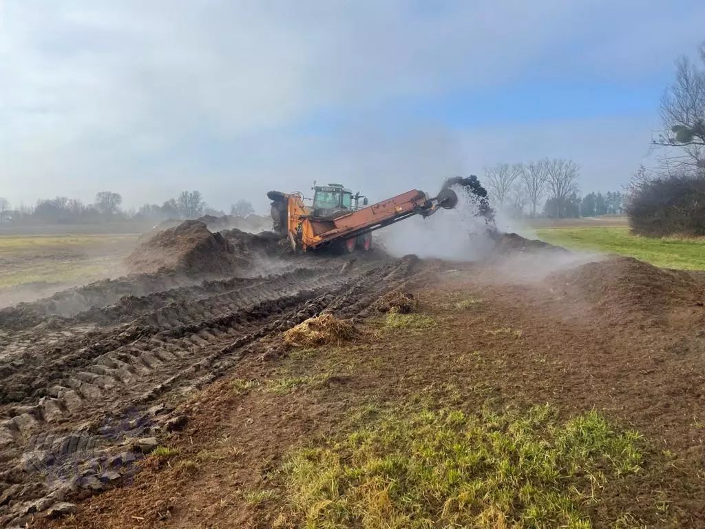 E-FARM: Doppstadt kompostumsetzer typ 320 dreipunktmaschine - Gülleanbaugerät - id CTES7DI - 29.500 € - Baujahr: 2009 - Deutschland