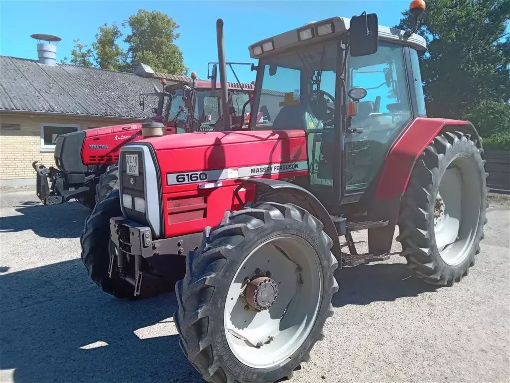 Massey Ferguson 6160 dynashift Tractor €25,433