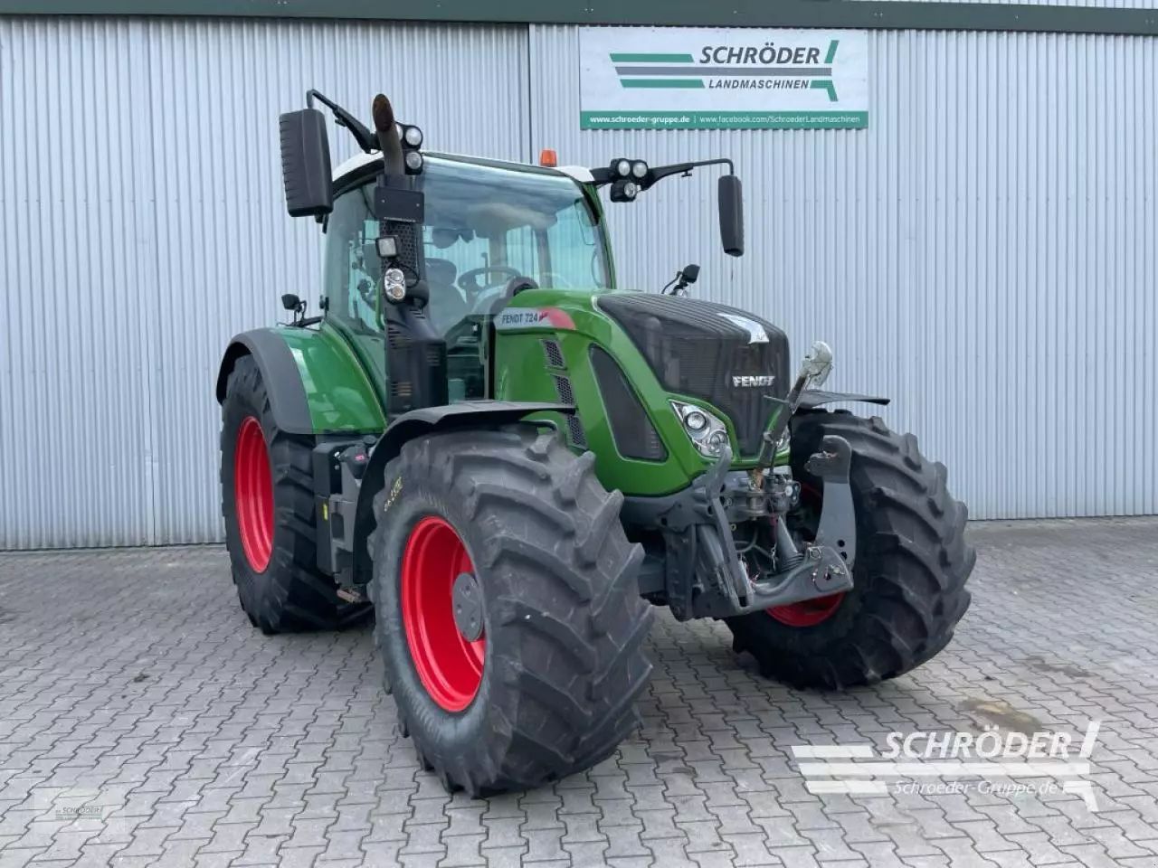 E-FARM: Fendt 724 Vario ProfiPlus - Traktor - id E8XGK1G - 124.885 € - Baujahr: 2016 - Abgelesene Motorstunden: 4.869,Motorleistung (PS): 238,Deutschland