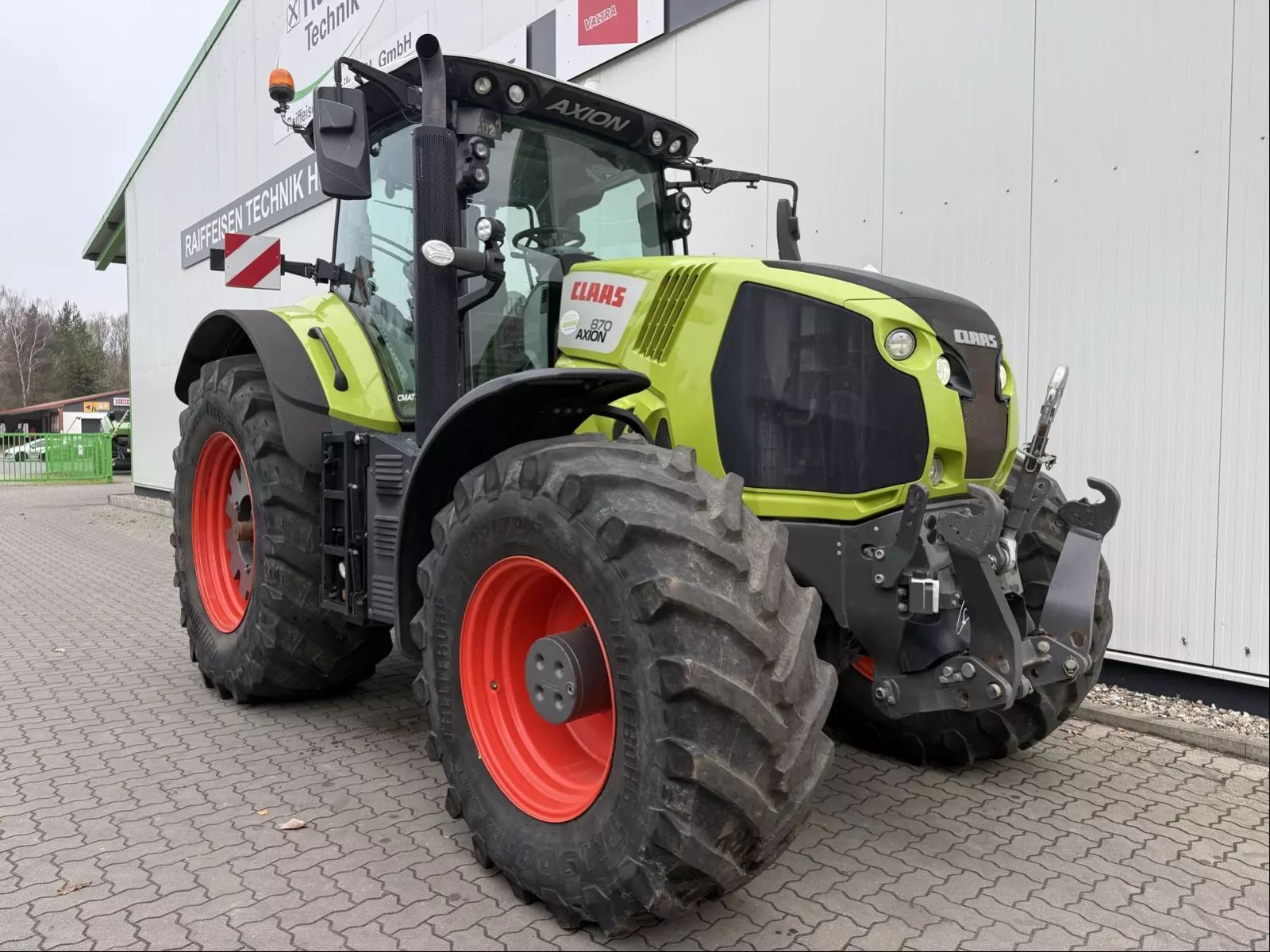 Claas Axion 870 CMATIC Tractor €85,500