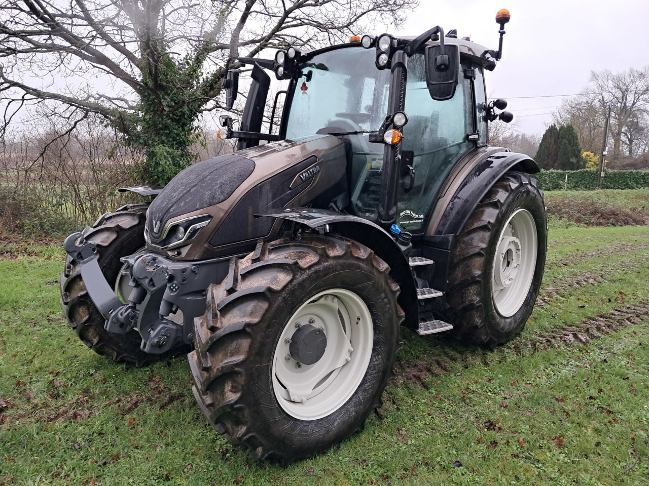 E-FARM: Valtra G135 Versu - Tractor - id F3KHKNZ - €89,000 - Year of construction: 2022 - Engine hours: 850,Engine power (HP): 135,France