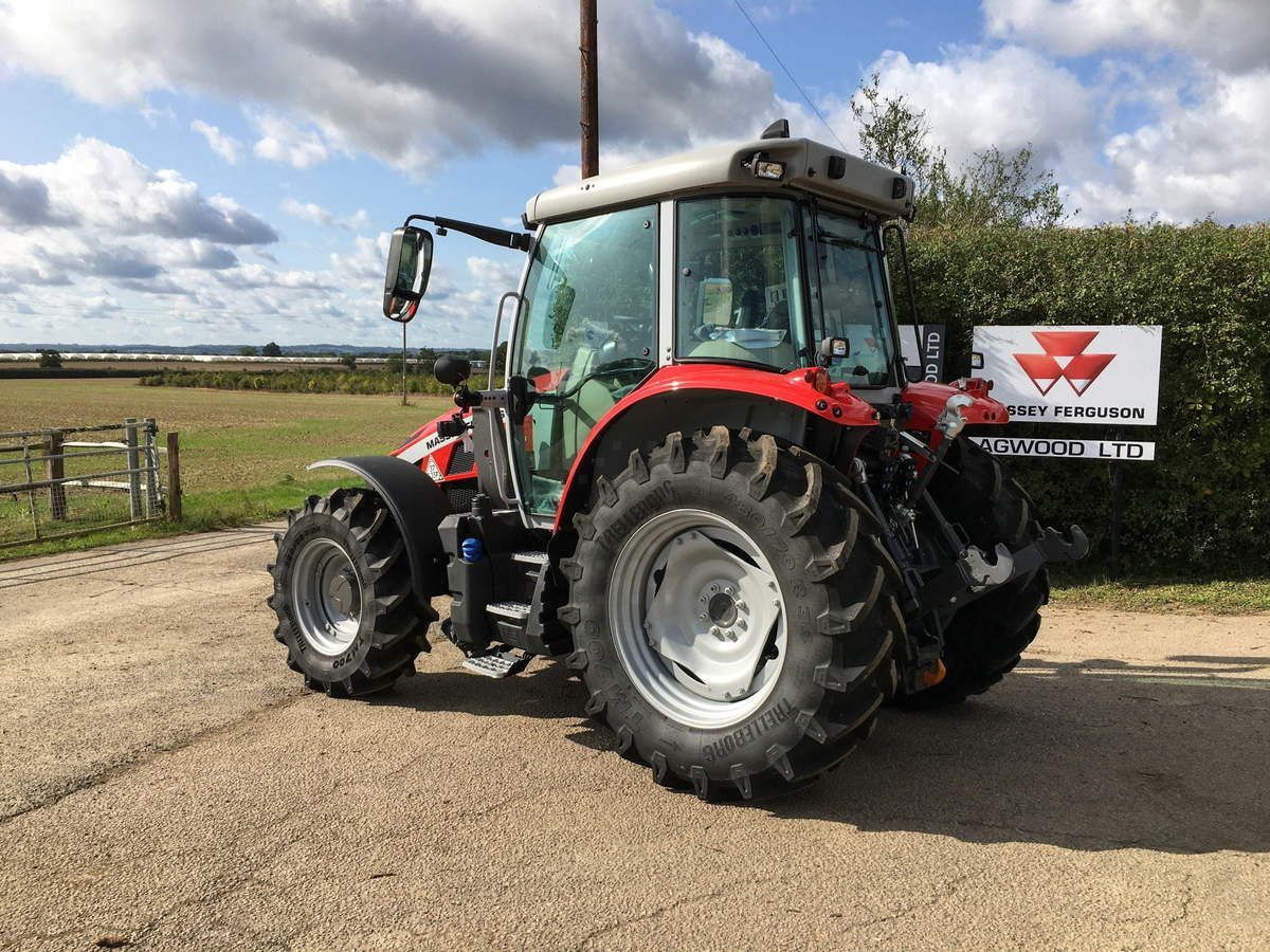 E-FARM: Massey Ferguson 5.S 115 - Tractor - id JKSRFKP - €88,657 - Year ...