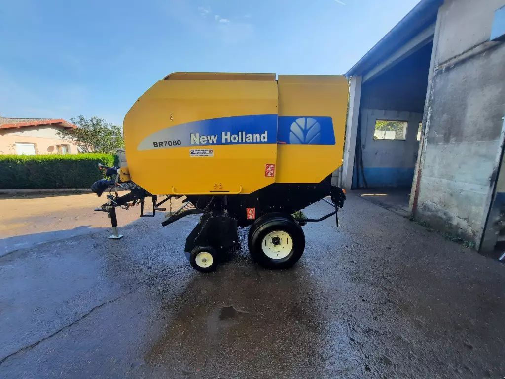 E-FARM: New Holland BR7060 Crop Cutter - Presse à balles - id E6QA8UD - 12 500 € - Année: 2013 - France