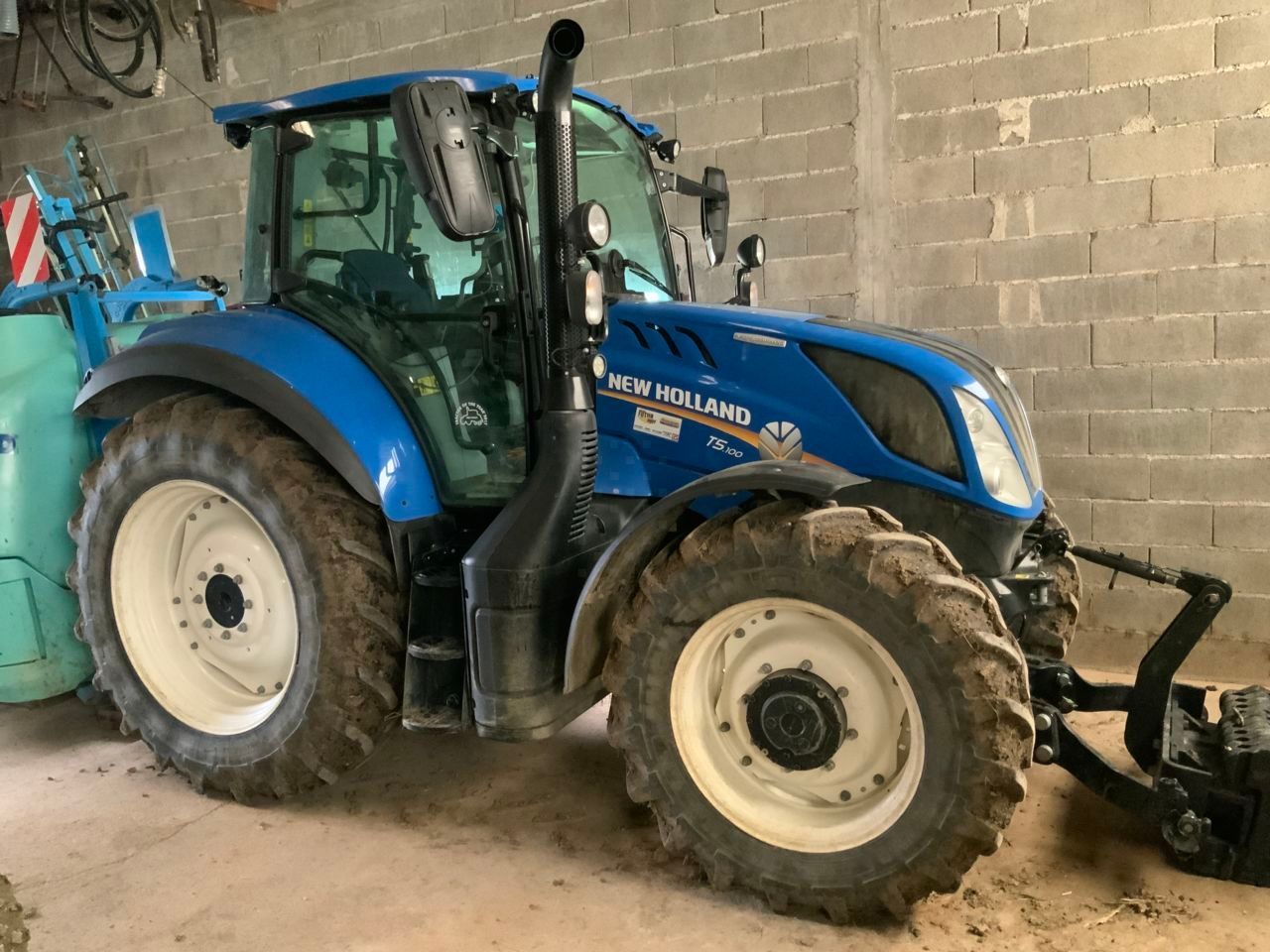 E-FARM: New Holland T5.100 EC - Tractor - id Y82Y1LZ - 50.000 EUR - Anul: 2017 - Citeste ore: 2.700,Muterea motorului: 100,Franța