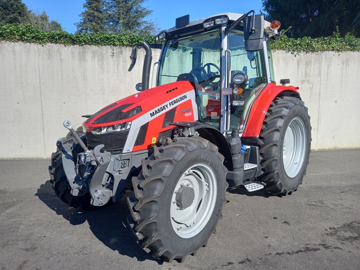 E-FARM: Massey Ferguson 5S.105 Essential - Traktor - id JS5BJGH - 80.263 € - Baujahr: 2023 - Abgelesene Motorstunden: 5,Motorleistung (PS): 105,Österreich