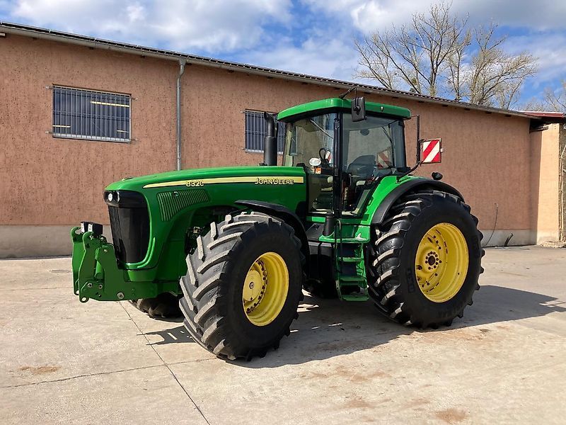 E-FARM: John Deere 8320 - Tractor - id LZ9NQCL - €55,000 - Year of construction: 2003 - Engine hours: 11,000,Engine power (HP): 250,Germany