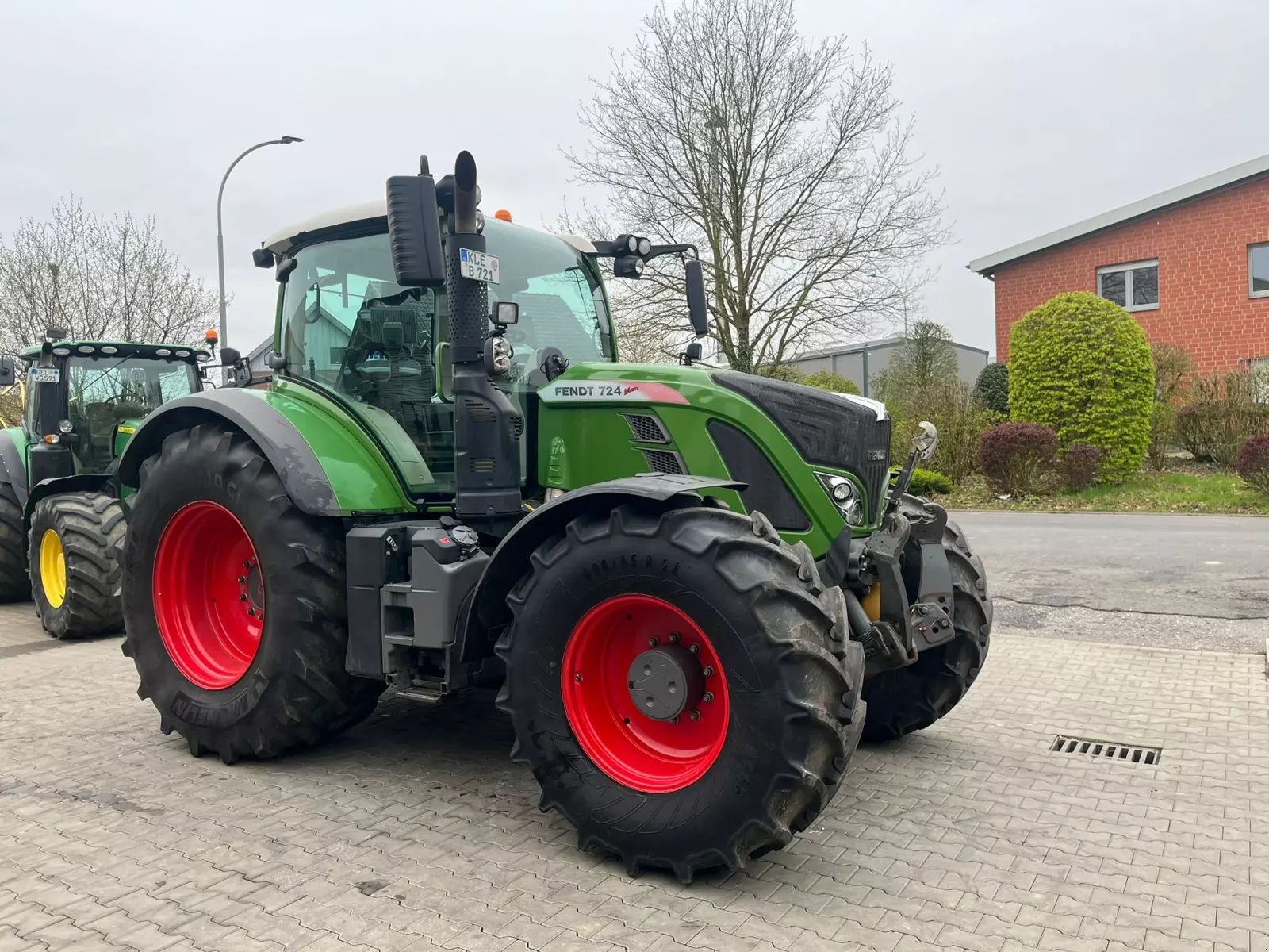 Fendt 724 Vario Profi Plus Traktor 105 000 EUR