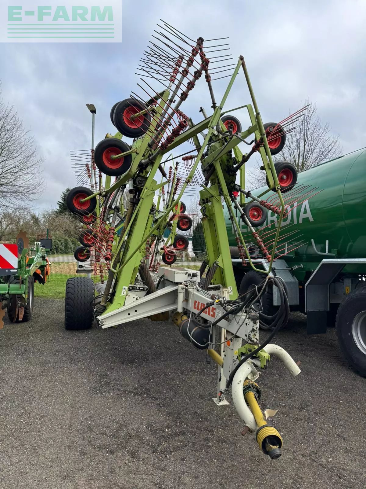 Claas Liner 3000 Rake €8,000