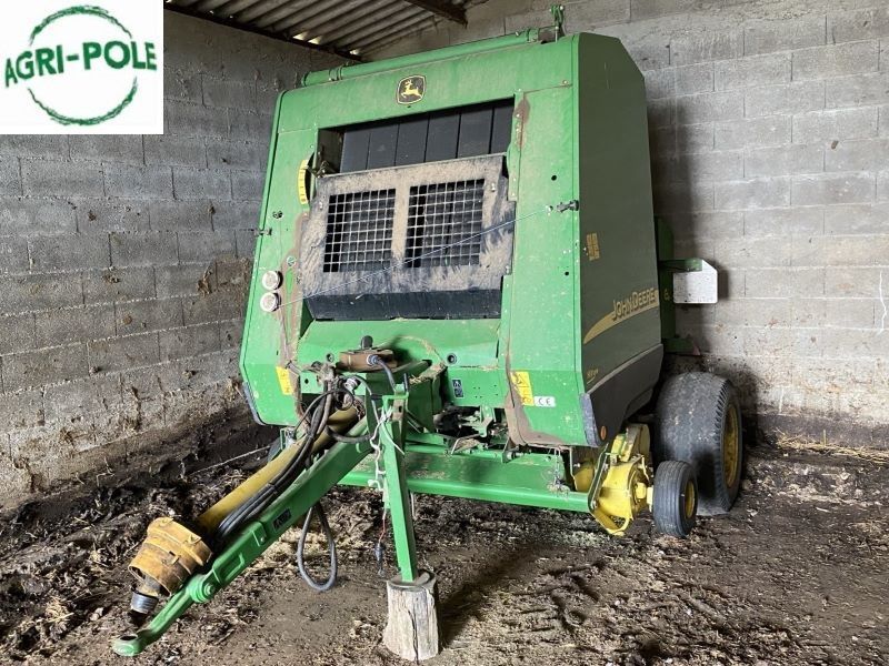 E-FARM: John Deere 582 - Presă de balotat - id CFNMXYT - 7.800 EUR - Anul: 2005 - Numărul total de baloți produși: 28.000,Franța