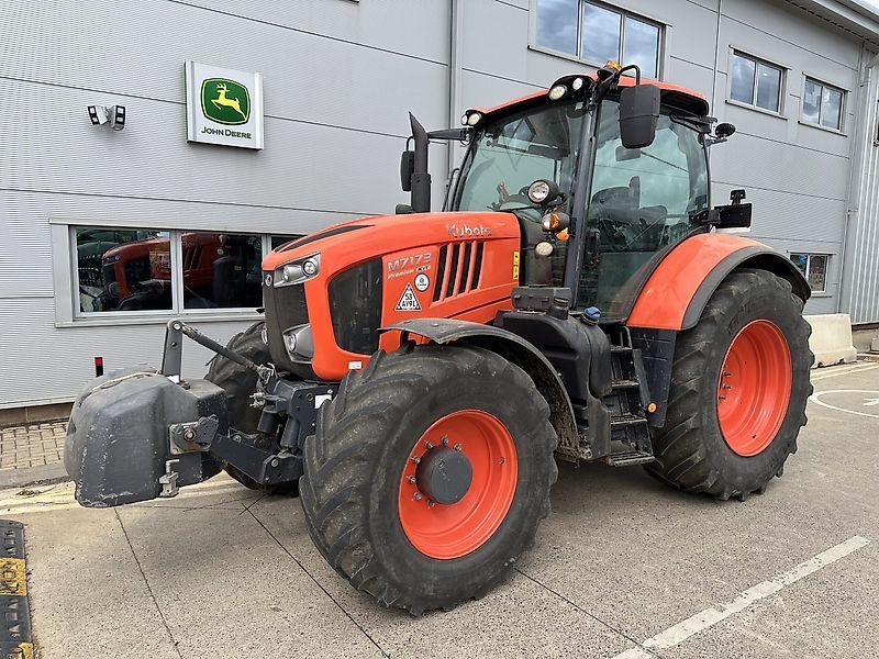 E-FARM: Kubota M7173 - Traktor - id L2N8FZA - 63 514 € - Rok produkcji: 2021 - Motogodziny: 1597,Moc silnika: 168,Zjednoczone Królestwo