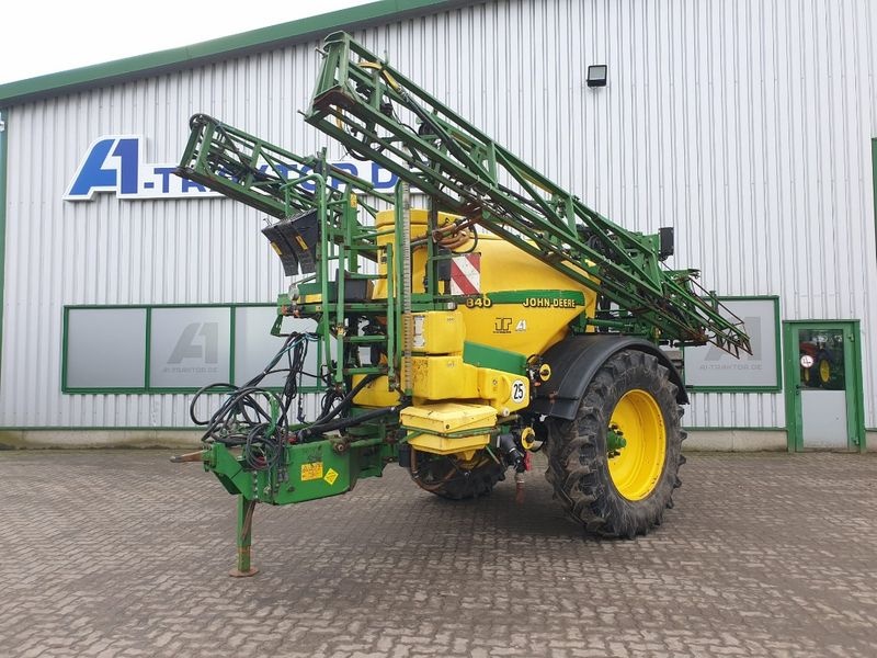 John Deere 840 sprayers €9,700