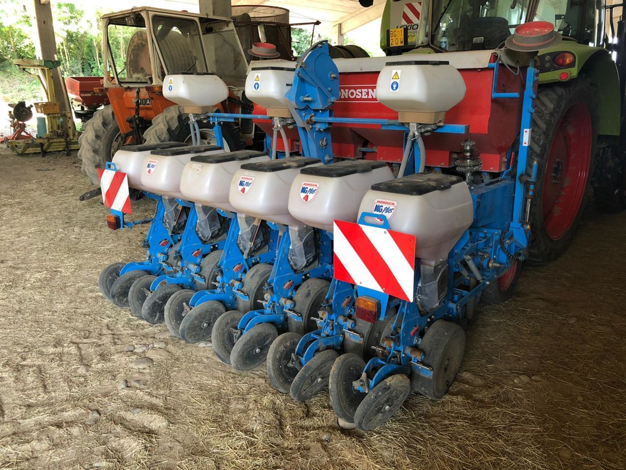 E-FARM: Monosem ng plus 4 6r - Precision drill - id 1EGATAA - €16,000 - Year of construction: 2016 - Italy