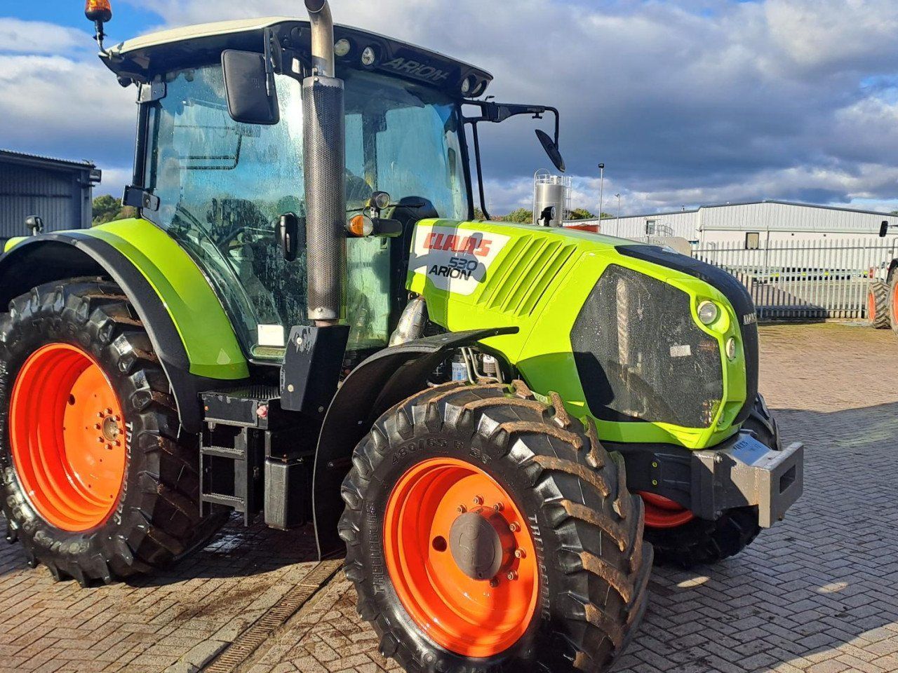 E-FARM: Claas Arion 530 CIS - Tractor - id KGG3ILS - €50,878 - Year of construction: 2014 - Engine hours: 3,200,Engine power (HP): 145,United Kingdom