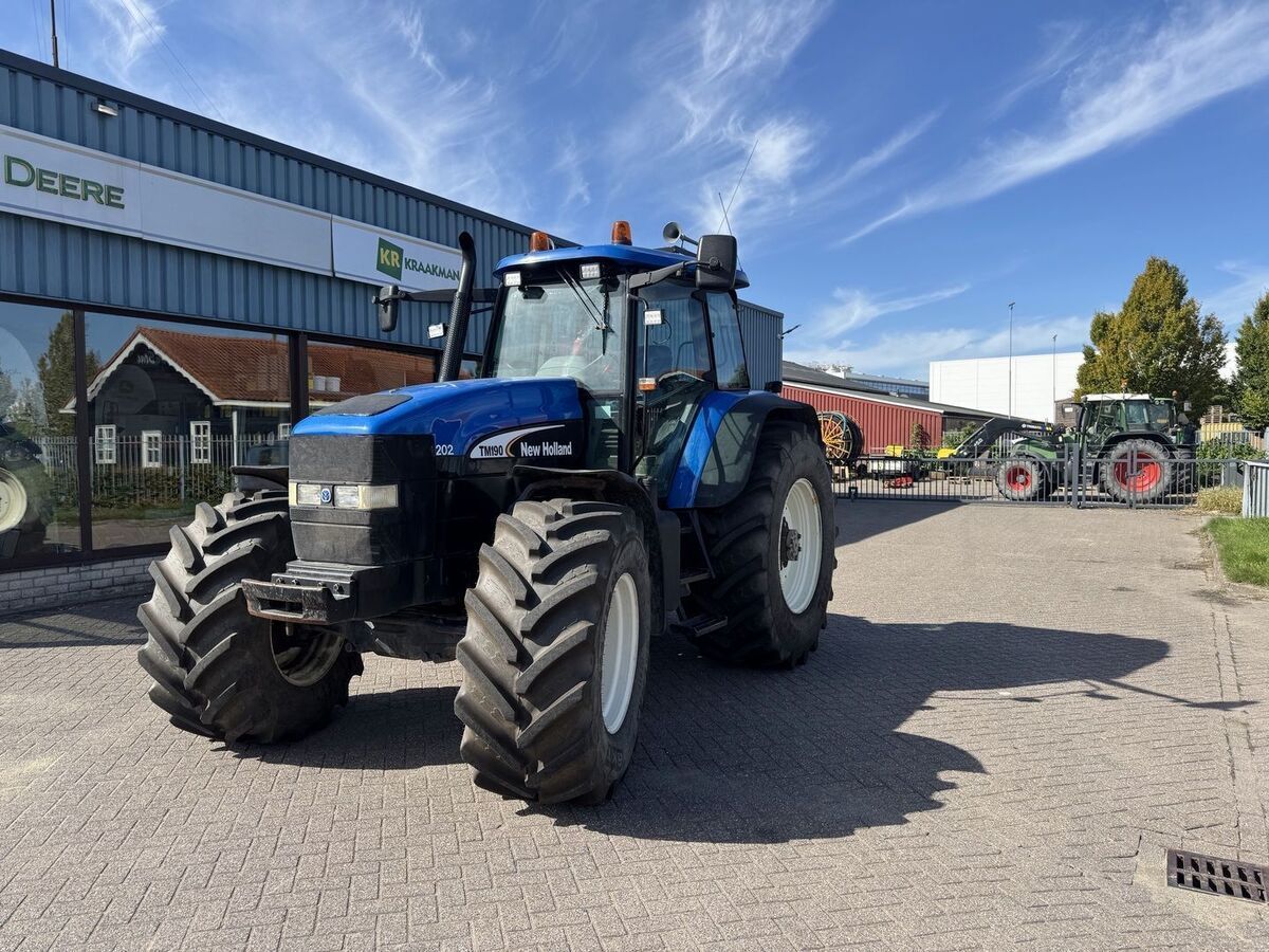 New Holland TM 190 Traktor