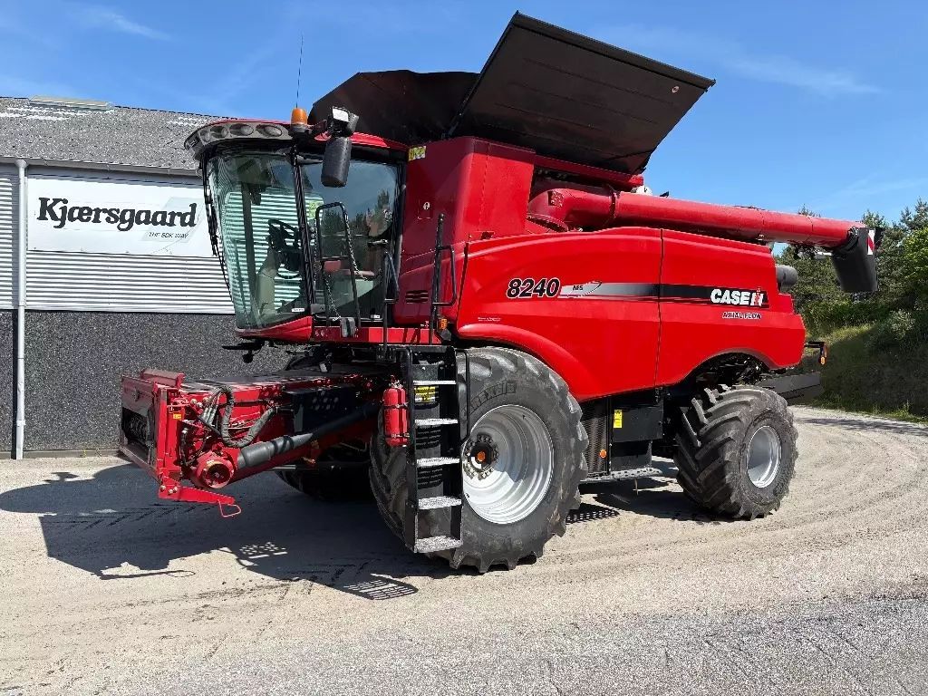 E-FARM: Case IH Axial Flow 8240 - Moissoneuse-batteuse - id EWAXARG - Année: 2016 - Puissance du moteur (chevaux): 571,Danemark