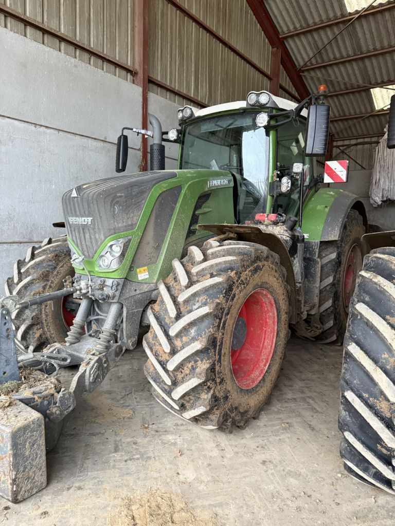 Fendt 826 Vario Traktor
