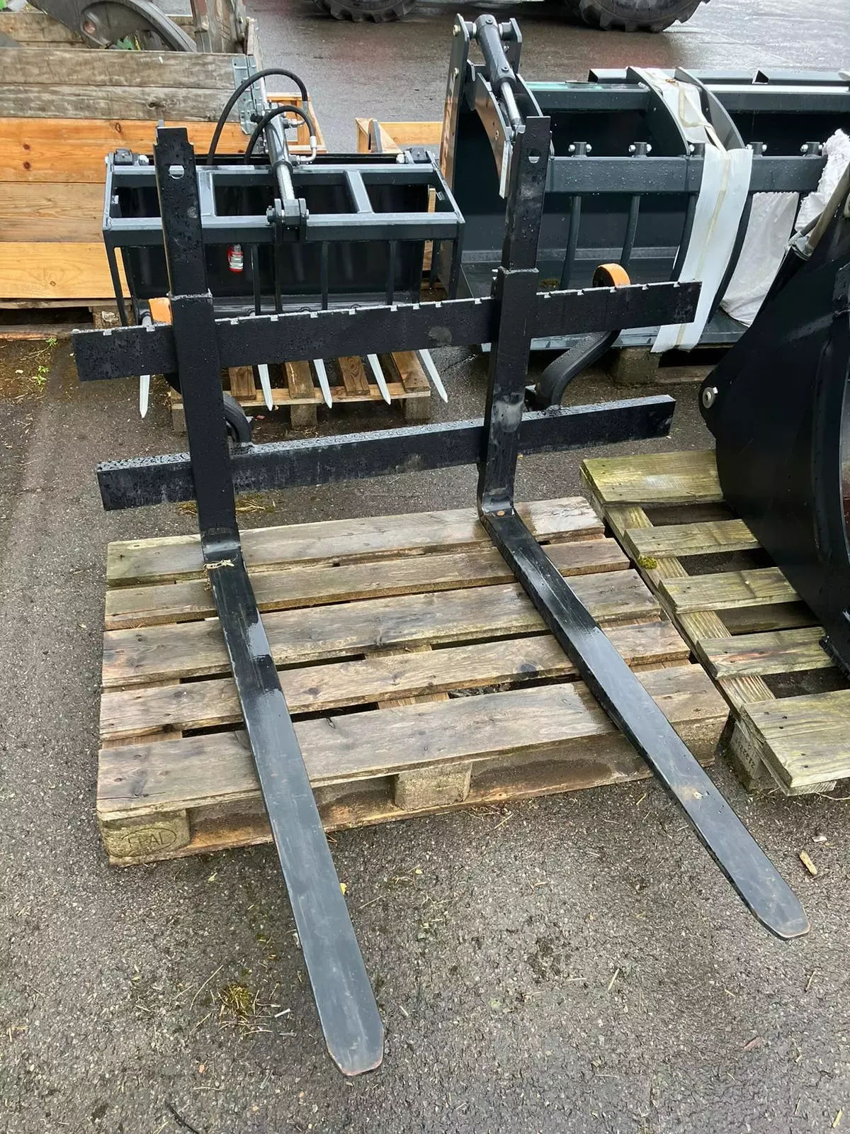 E-FARM: Alö palettengabel 1400 euro 1600kg - Příloha - id LYLNWFT - Rok výroby: 2024 - Německo