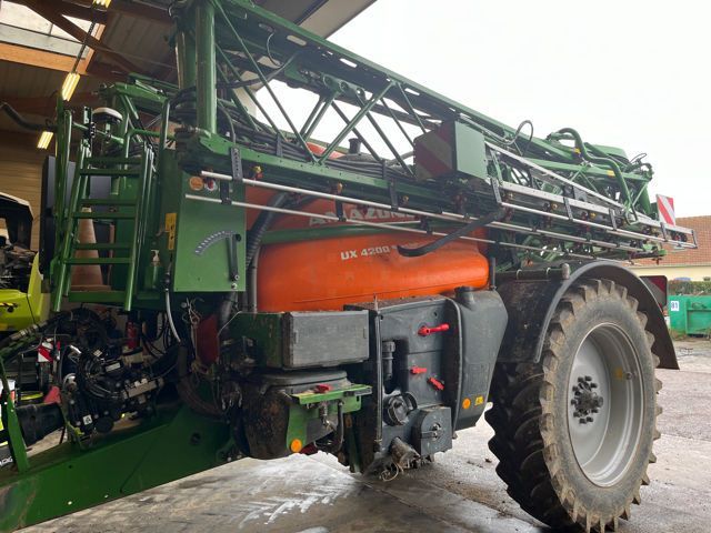 E-FARM: Amazone ux 4200 spécial - Pflanzenschutzspritze - id 9PYBUV1 - Baujahr: 2023 - Frankreich