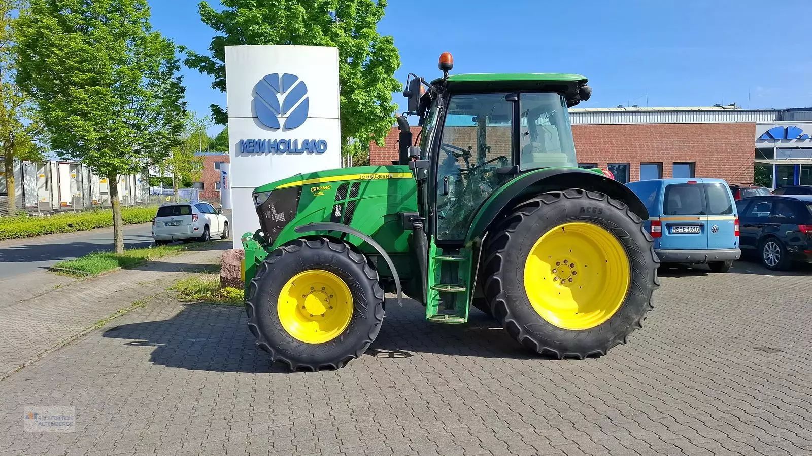E-FARM: John Deere 6110 MC - Tractor - id DVKJZKR - 45.798 € - Año: 2015 - Horas: 7350,Potencia del motor: 110,Alemania