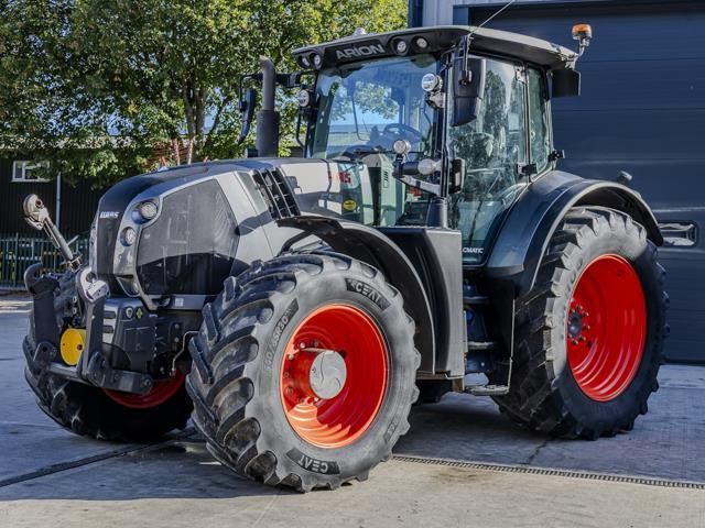 E-FARM: Claas Trion 660 - Traktor - id 3TKN6RP - 83.826 € - Baujahr: 2022 - Abgelesene Motorstunden: 5.300,Motorleistung (PS): 205,Vereinigtes Königreich