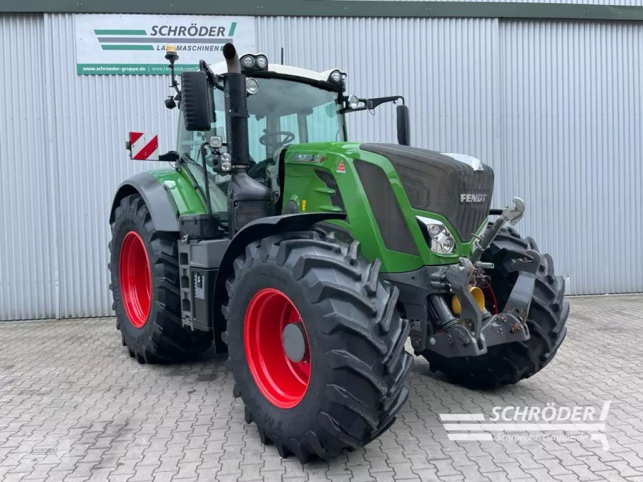 Fendt 828 Vario Profi Plus Tractor €79,885