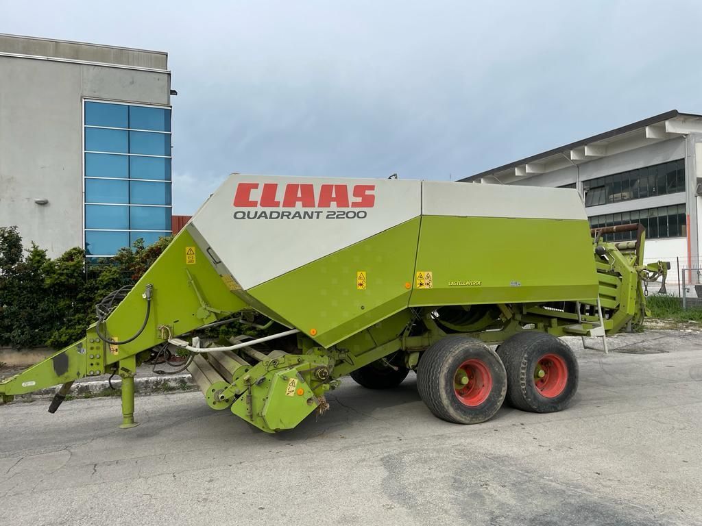 E-FARM: Claas Quadrant 2200 - Presse à balles - id LPGRIZM - 26 500 € - Année: 2004 - Italie