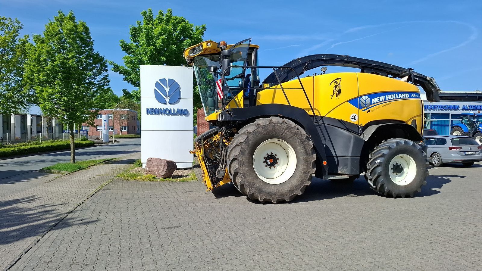 E-FARM: New Holland FR 700 - Cosechadora de forraje autopropulsada - id HAGNLHI - 138.572 € - Año: 2015 - Potencia del motor: 700,Alemania