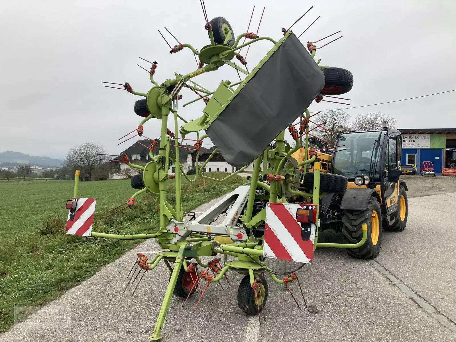 E-FARM: Claas Volto 77 - Karuzelowy przetrząsacz do siana - id WJR1BRK - 6625 € - Rok produkcji: 2011 - Austria