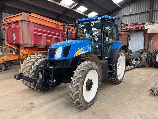 E-FARM: New Holland T6030 - Tractor - id CZVJDPR - €35,000 - Year of construction: 2010 - Engine hours: 8,600,Engine power (HP): 125,France