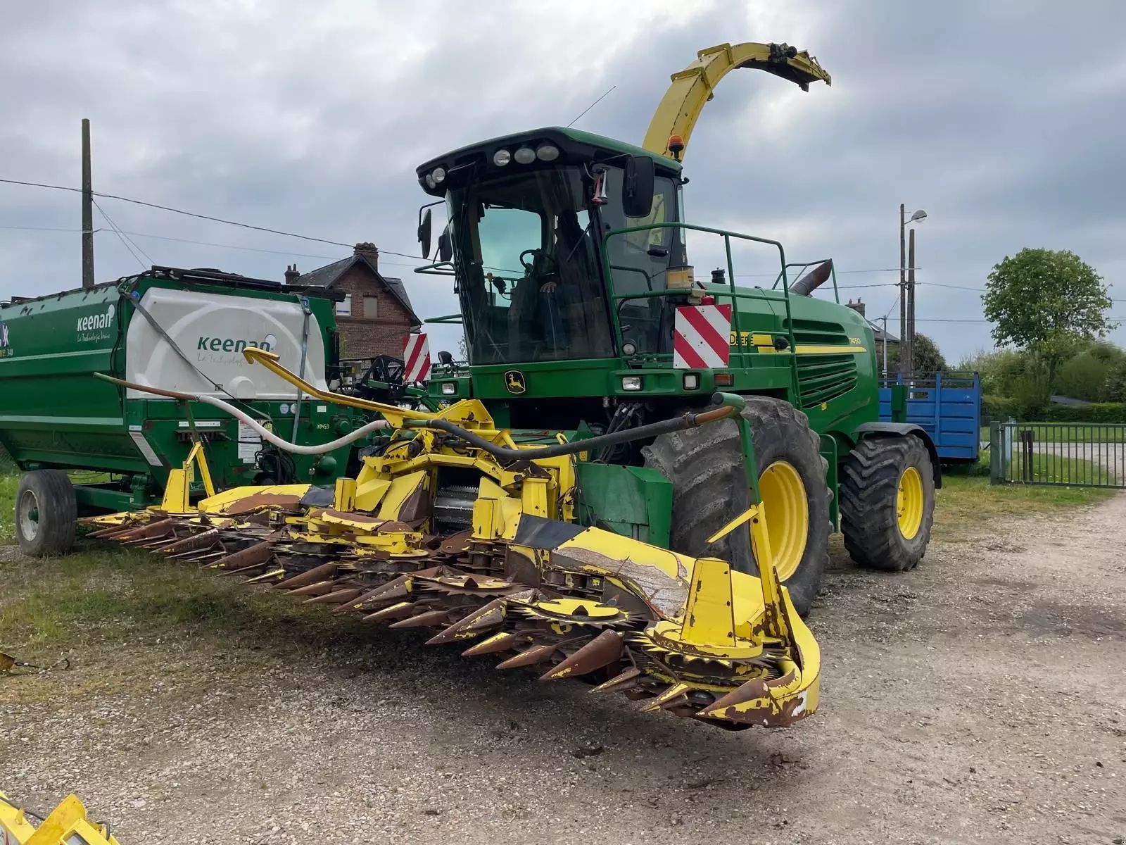 E-FARM: John Deere 7450 - Ensileuse automotrice - id YYJHEQR - Année: 2012 - Puissance du moteur (chevaux): 560,France