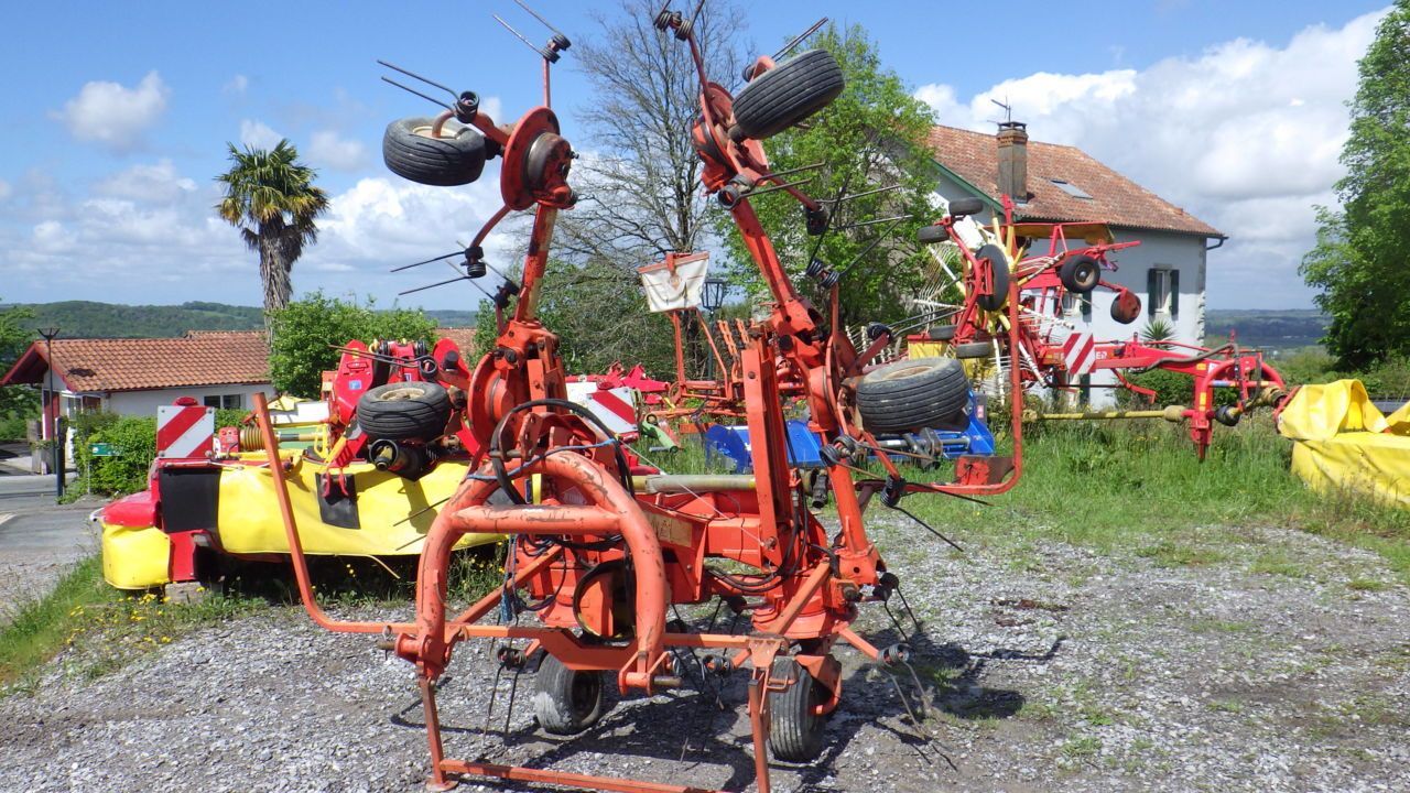 E-FARM: Kuhn GF 5801 MH - Faneuse - id QGQSB32 - Année: 2000 - France