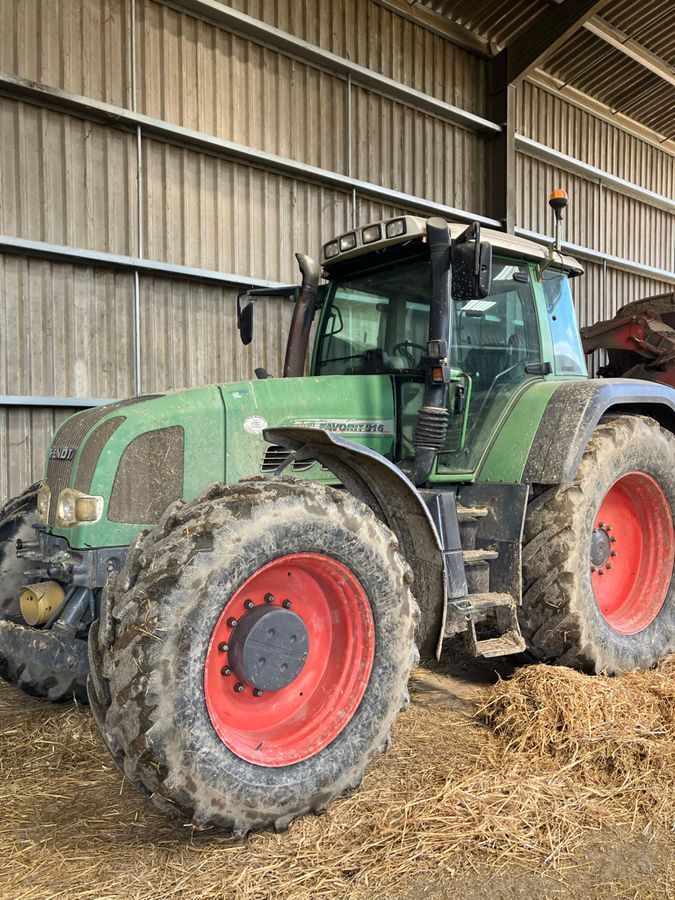 E-FARM: Fendt Favorit 916 Vario - Tracteur - id SNSHDTH - Année: 2003 - Lecture du nombre d'heure: 13 300,Puissance du moteur (chevaux): 160,France