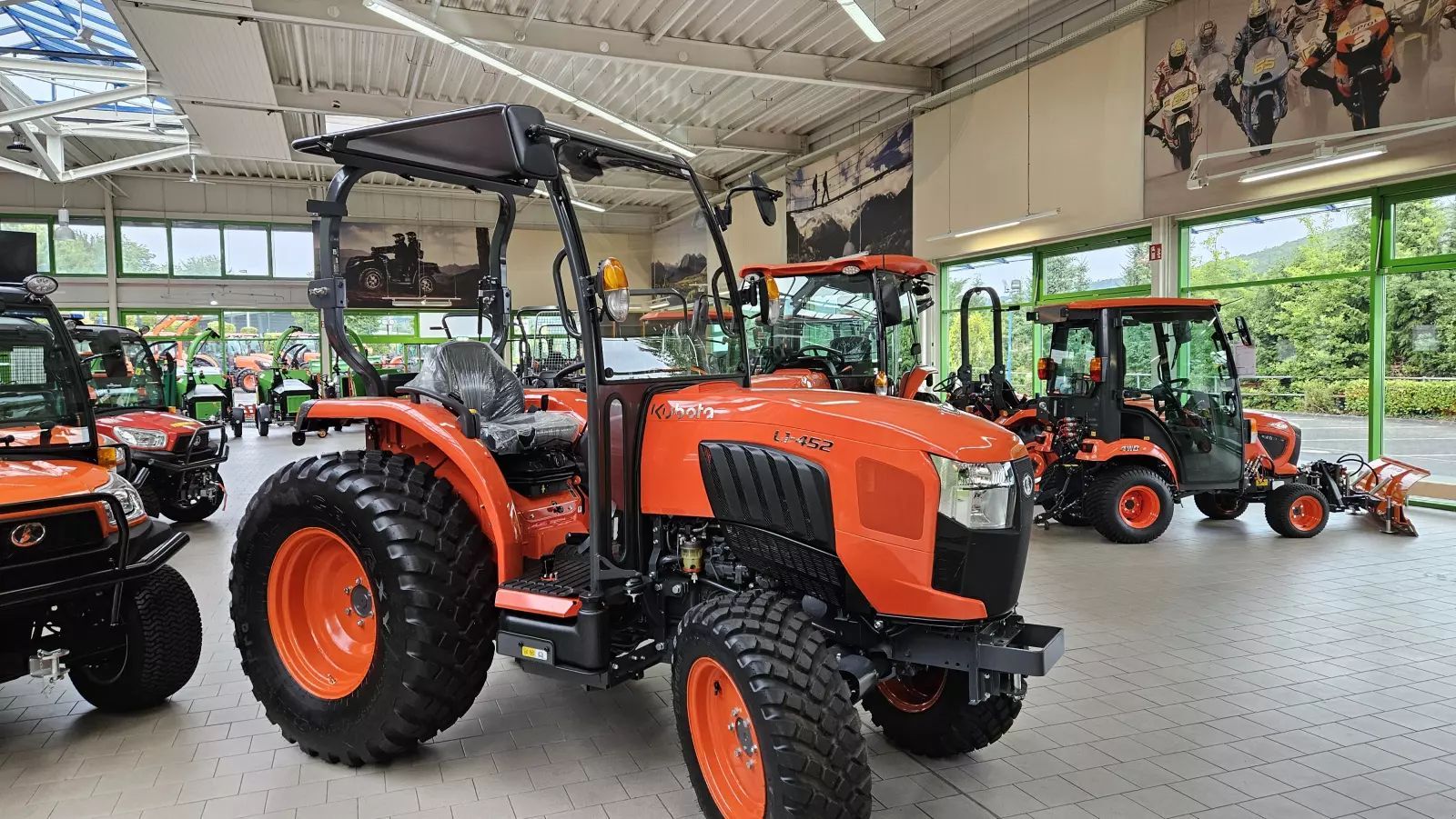 E-FARM: Kubota l1-452 d - Τρακτέρ - id BVY9SDM - 26.200 € - Χρονία: 2025 - Μετρητής ωρών: 1,Ισχύς κινητήρα: 45,Γερμανία