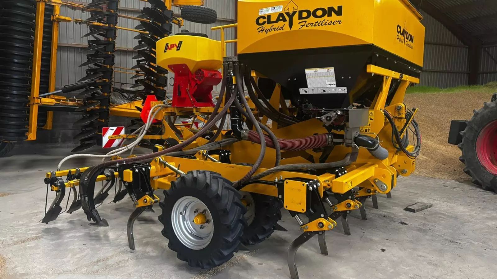 Claydon hydrid 4 m med gødning og frøkasse Direct Drill €60,082