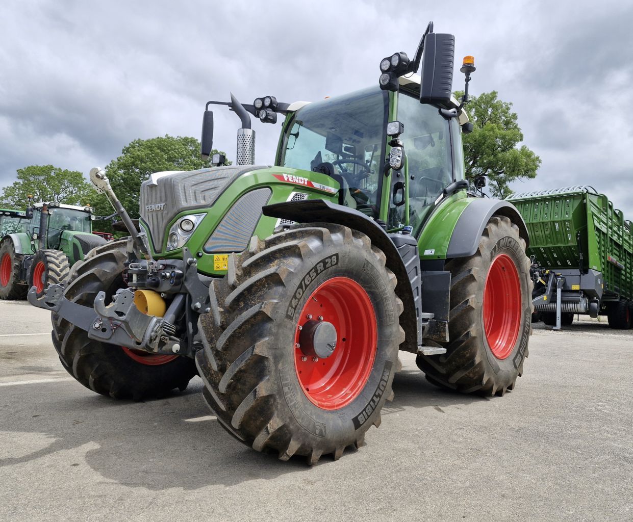 E-FARM: Fendt 516 Vario - Tracteur - id XZAYBFU - Année: 2022 - Lecture du nombre d'heure: 590,Puissance du moteur (chevaux): 160,France