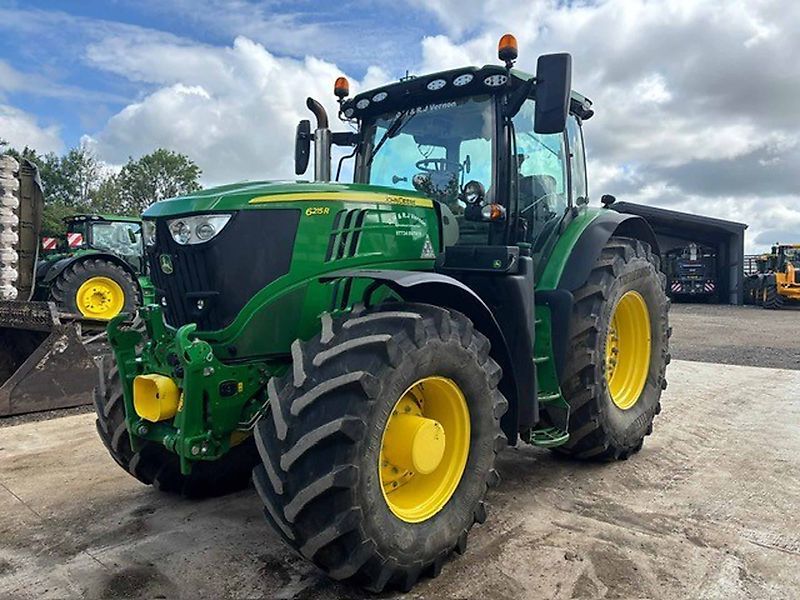 E-FARM: John Deere 6215 R - Tractor - id TIP1LDK - €113,863 - Year of construction: 2022 - Engine hours: 3,900,Engine power (HP): 214,United Kingdom