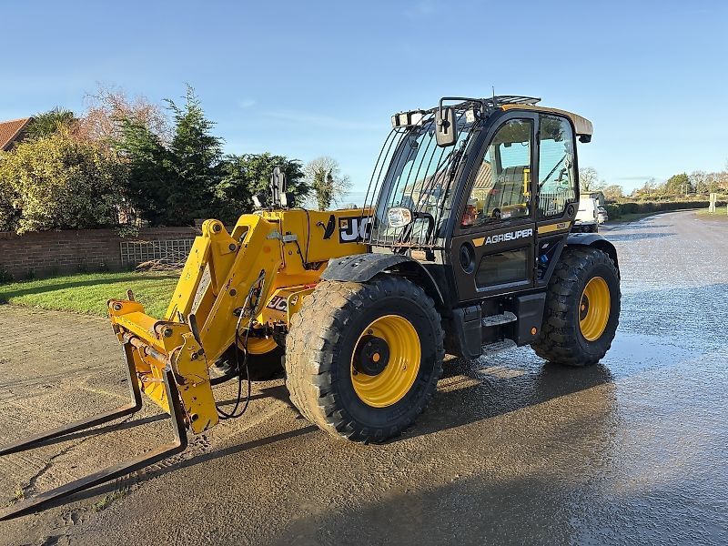 E-FARM: JCB 542-70 AGRI Super - Încărcător telescopic - id KG3QPIP - 58.444 EUR - Anul: 2022 - Citeste ore: 5.659,Regatul Unit