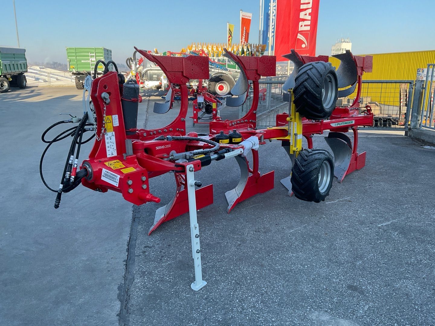 E-FARM: Pöttinger Servo 2000 N (4)/46Wc - Pług - id Y18ZQFN - 20 658 € - Rok produkcji: 2025 - Austria