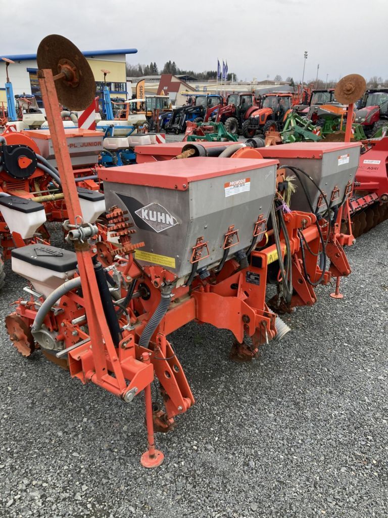 E-FARM: Kuhn planter junior - Burghiu de precizie - id GYC5VHP - 7.200 EUR - Anul: 2011 - Franța