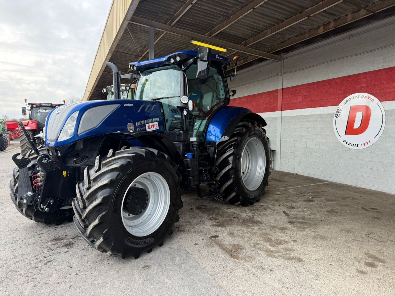 E-FARM: New Holland T7.245 - Traktor - id 8JVSEZJ - 135.000 € - Baujahr: 2022 - Abgelesene Motorstunden: 725,Motorleistung (PS): 200,Frankreich
