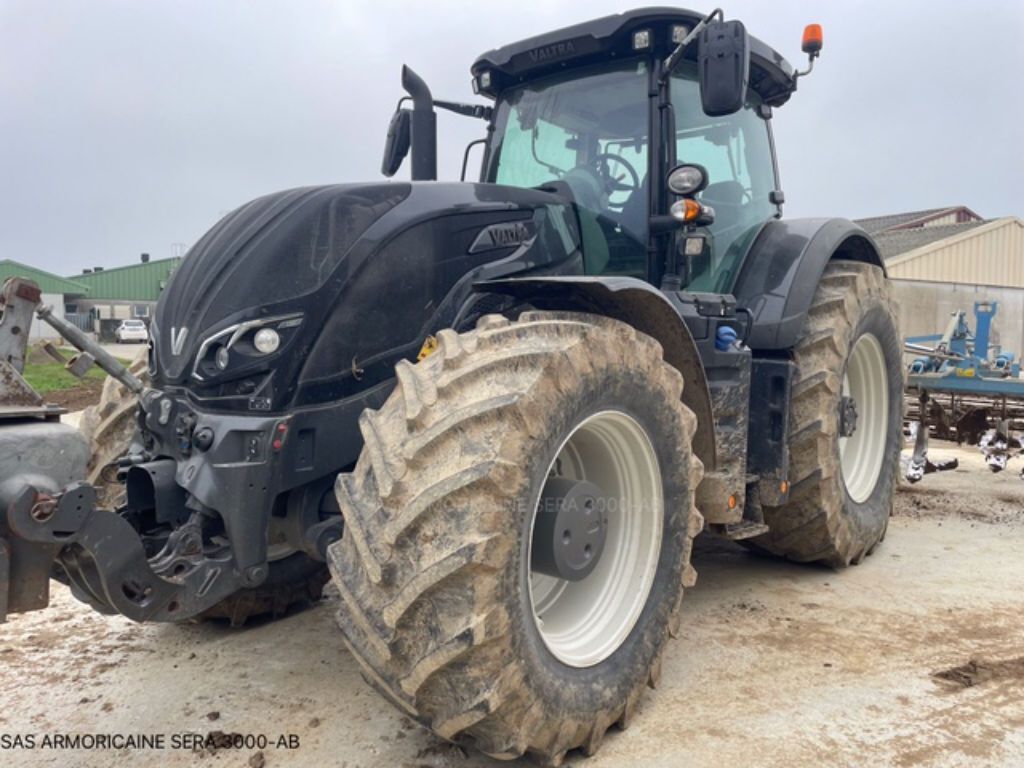 E-FARM: Valtra S324 - Tracteur - id RWY1EUA - 160 000 € - Année: 2021 - Lecture du nombre d'heure: 2 300,Puissance du moteur (chevaux): 320,France