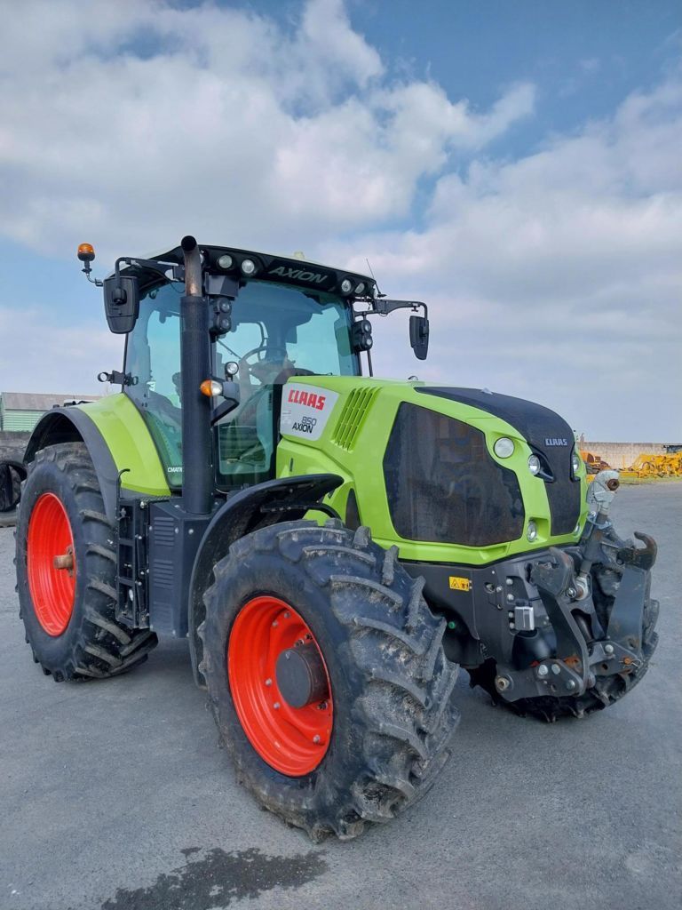 E-FARM: Claas Axion 850 CMATIC - Trattore - id SXCFXTJ - 99.500 € - Anno di costruzione: 2015 - Ore: 3.551,Potenza del motore: 264,Francia