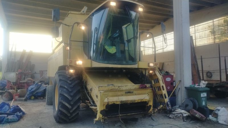 New Holland TX 64 Cosechadora