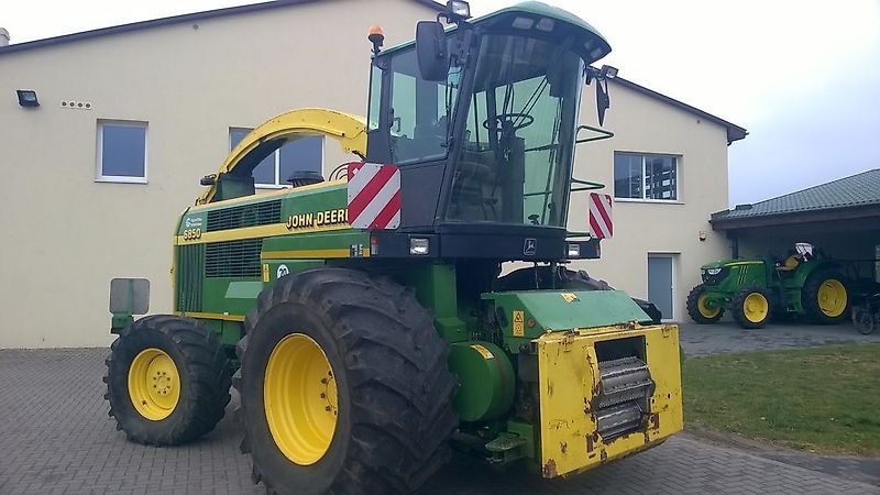 E-FARM: John Deere 6850 - Self propelled forage harvester - id YGZIYFL - €51,000 - Year of construction: 2002 - Engine hours: 4,046,Poland
