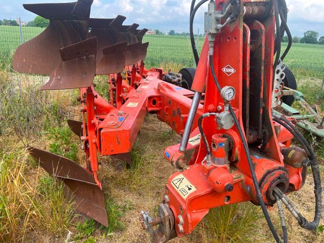 E-FARM: Kuhn multi-master 180 ol - Pflug - id 3DGY7EW - 8.500 € - Baujahr: 2006 - Italien