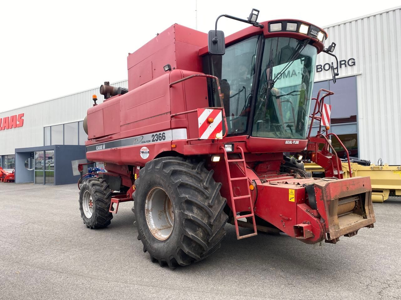 E-FARM: Case IH axial 2366 4 rm - Combine harvester - id IFZWUZQ - €40,000 - Year of construction: 1998 - Engine hours: 4,815,France