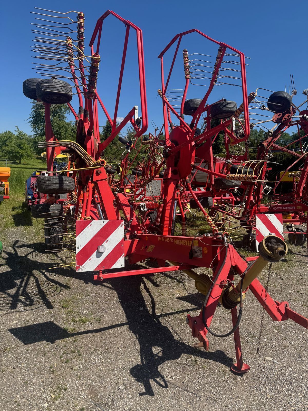 E-FARM: NIEMEYER twin 745 vs - Kreiselheuer - id FHF4VVB - 6.637 € - Baujahr: 2002 - Österreich